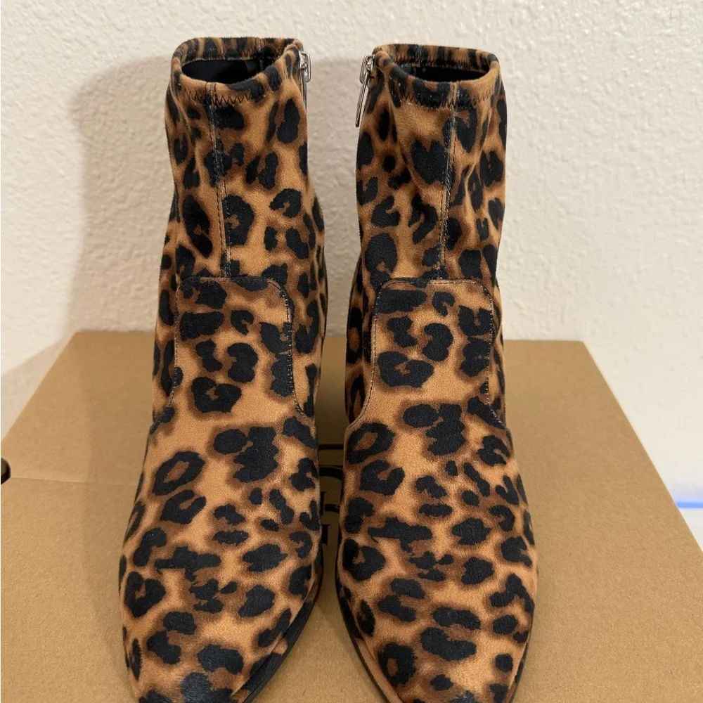 Marc Fisher women's leopard print ankle boots, stretch slip on block heel. - Picture 7 of 12